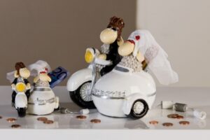 Hochzeit Spardose Motorrad mit Beiwagen, groß - Schafe als Brautpaar Polly + Paul