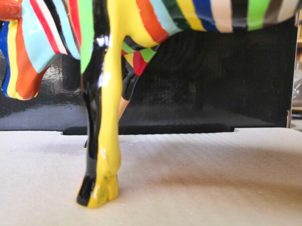 Ausschnittfoto vom letzten Kuh, kleiner Schöneitsfehler an der Vorderhufe von hinten