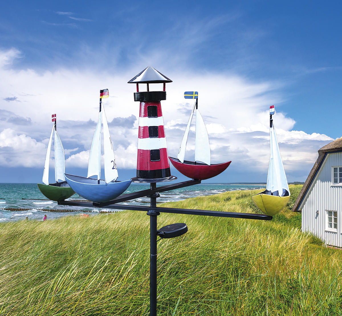 LED Solar Windspiel Leuchtturm mit Segelboote Schiffsregatta