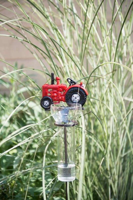 Regenmesser Trecker - Niederschlagsmesser Traktor aus Gusseisen auf Stange - Gartenstecker Landwirtschaft