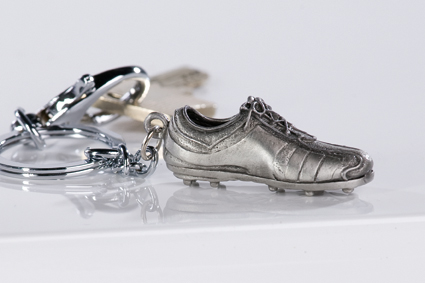 Schlüsselanhänger Schlüsselring mit Fußball und Schuhe Anhänger 
