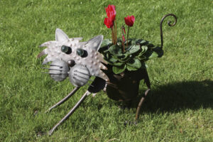 Katze Blumentopfhalter mit Metallübertopf - laufend mit Wackelhals