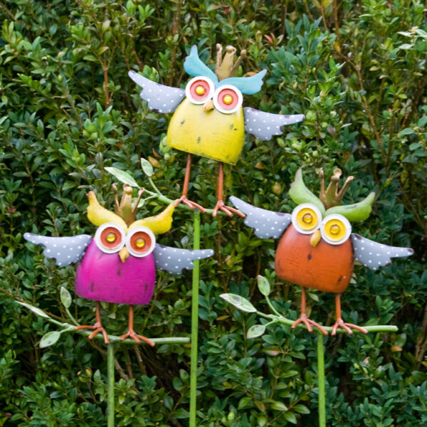 Eule GartensteckerCrazy Owl - Wackeleule auf Stab - Bunte Eule mit Krone - Königseule in Antikfinish - König Eule