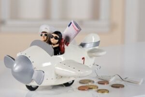 Spardose Flugzeug Hochzeit - Brautpaar im Flieger - Hochzeitsflieger Reise Urlaub Flitterwochen