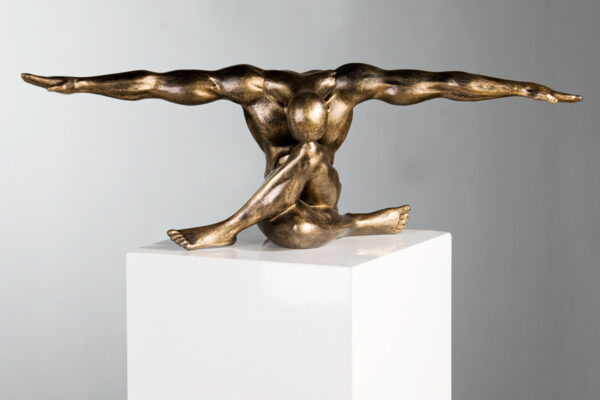 Athleten Skulptur CLIFFHANGER Figur Kunstobjekt -  Ein hochkonzentrierter  athletischer, männlicher Körper - Aktskulptur