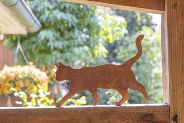 Metall Katze laufend, zum Anschrauben - Katze Fensterdeko, Zaundeko, Gartendeko in Edelrostoptik, 30cm