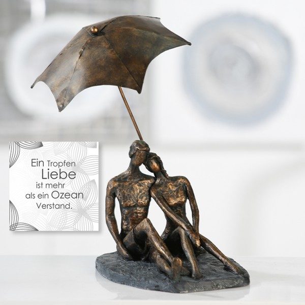 Skulptur Rendezvous bronzefinish mit Zitatanhänger - Liebespaar unter einem Schirm