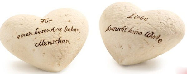 Keramikherz der Zuneigung, Herz mit Schriftzug "Liebe braucht keine Worte" oder "Für einen besonders lieben Menschen"