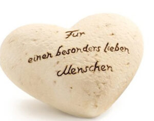 Keramikherz der Zuneigung, Herz mit Schriftzug "Liebe braucht keine Worte" oder "Für einen besonders lieben Menschen"