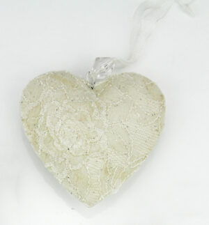 A - Metall Herz romantisch, weiße Herzhänger mit Schleiderstoff