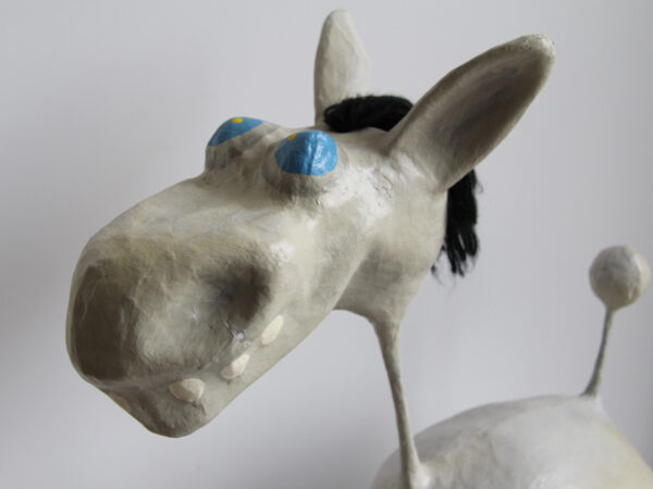 B (kaputte Nase)- Pappmache Esel - 65 cm - große lustige Pappmaché Figur.