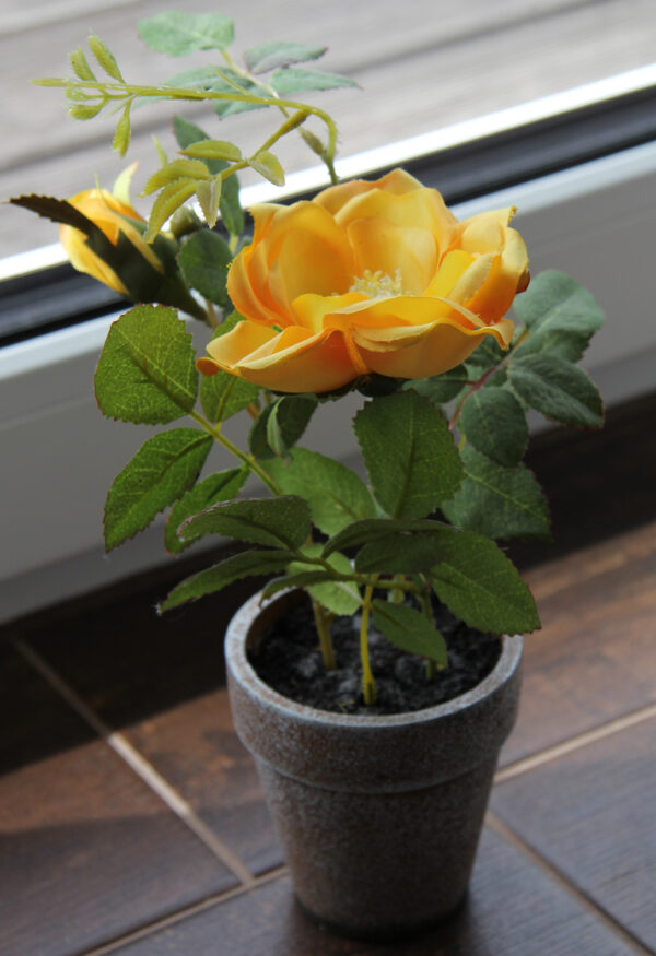 Blumentopf gelbe Rosen - Kunstblumen im Terrakottatopf - Natürliche Optik Dekopflanze