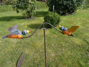 Windspiel Vogel Corso - Balancer Vogelwippe - Gartenpendel Vogelpaar - Dunkel blau + bunt
