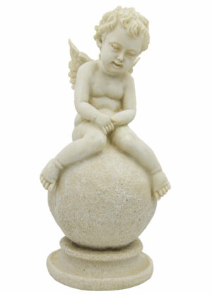 Engel auf Kugel sitzend, Engel Skulptur 25cm, Engelsfigur antikweiß