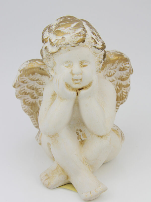 Engel sitzend - Putto mit Gold