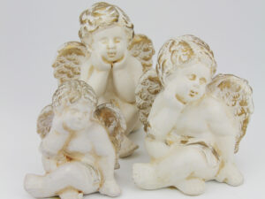 Engel sitzend - Putto mit Gold..