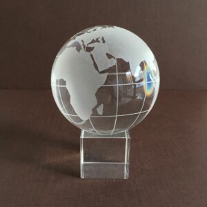 Glaskugel Globus - Weltkugel mit Glassockel - Paperweight Briefbeschwerer