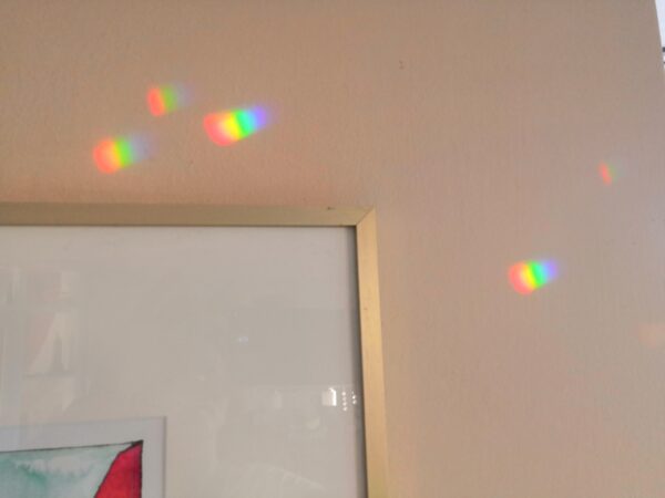 Tolle Regenbogen Effekte durch Bleikristall im Fenster oder an der Lampe
