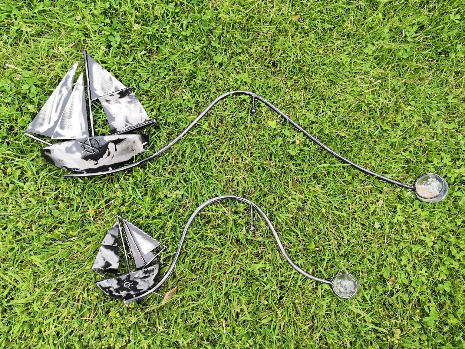 Windspiel Gartenstecker Schiff Skipper - XL & L Metall Balancer Segelboot