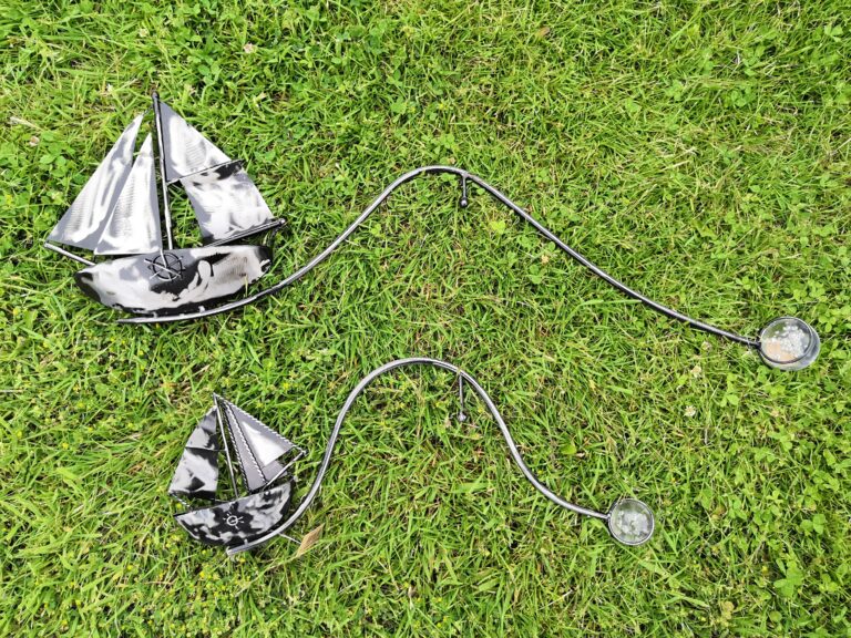 Windspiel Gartenstecker Schiff Skipper - XL & L Metall Balancer Segelboot