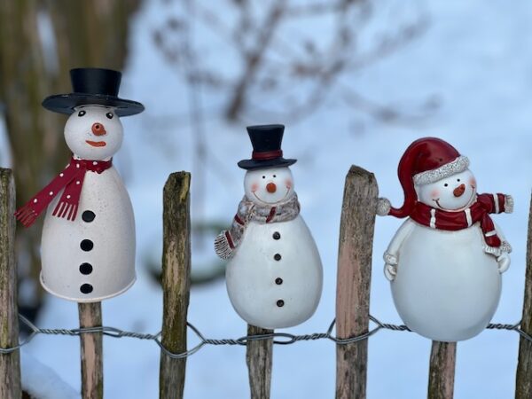 Winterliche Zaunhocker Schneemann, Zaunfigur Weihnachten