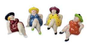 Kantenhocker Dame mit Hut - Rubensmodell - mollige lustige Frauen -NEU