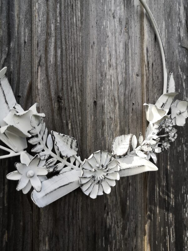 Metall Blumenkranz weiß - Türkranz zum Hängen - groß details