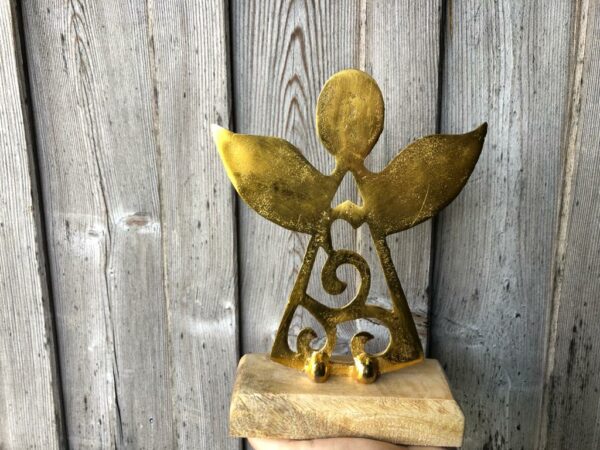 Metall Engel auf Sockel - Goldener Deko Engel auf Mangoholz- Alu Engel Perso rückseite