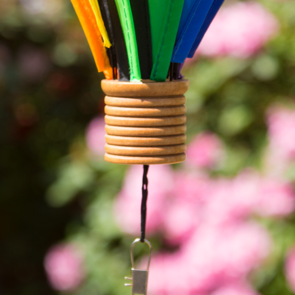 Windspiel Heißluftballon MICRO BALLOON Regenbogen -Twist Rainbow, kugelgelagerte Aufhängung