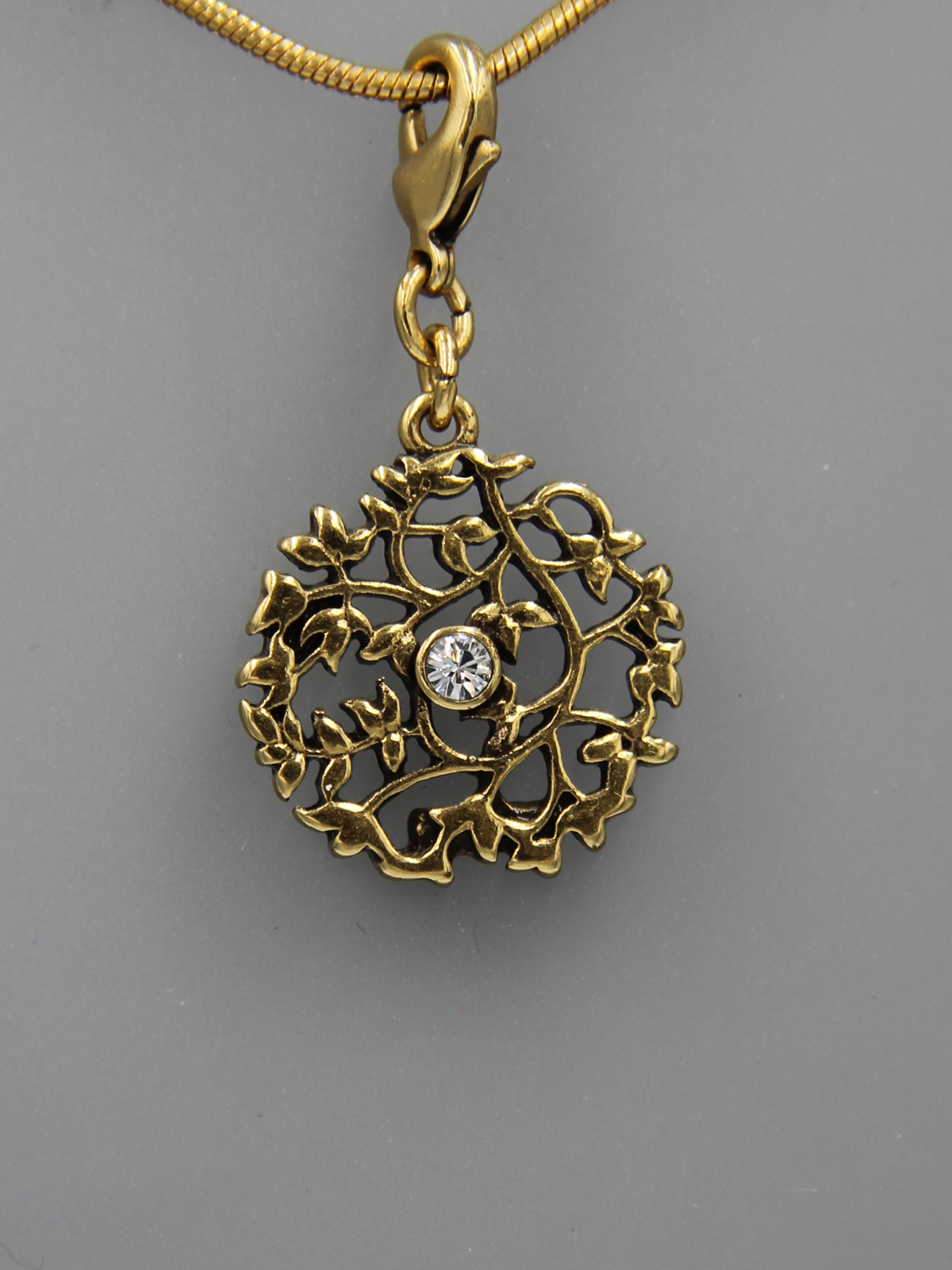 Pilgrim verschnörkelte Blätter mit Kristall Anhänger - gold