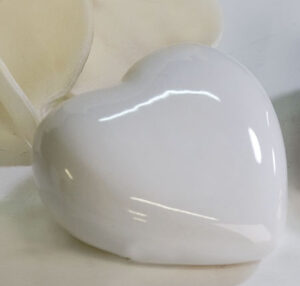 kleines Porzellan Herz in weiß individuell beschriftbar