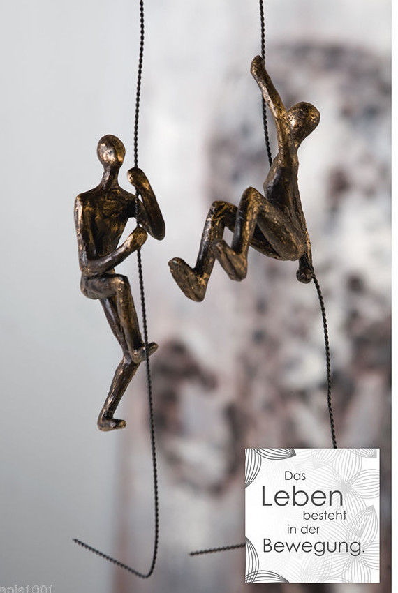 Kletter Skulptur Scramble - Figuren am Seil kletternd - Bronzeoptik mit Zitatanhänger - Wanddeko oder