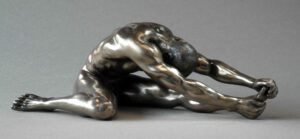 Skulptur nackter Mann in Stretchposition - Body Talk Parastone - Athlet Skulptur Männlicher AktWU 75114