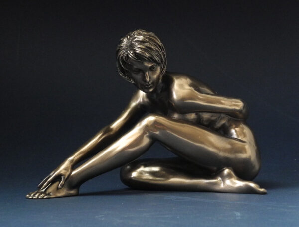 Skulptur weiblicher Akt - Body Talk - nackte Frau mit kurzen Haaren Figur WU 75297