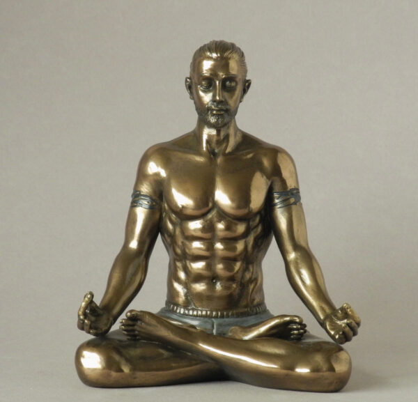 Skulptur Yoga Mann Lotus Position mit Tattoo - Body Talk Man Yoga tattoed