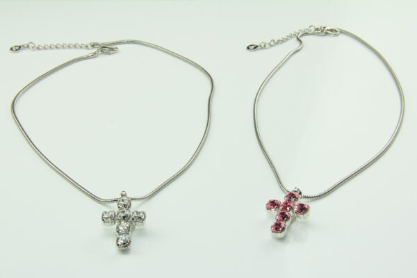 Kreuz Halskette mit Swarovski Kristallen Kreuzanhänger an Schlangenkette, rhodiniert
