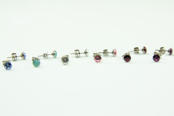 Hütchenohrstecker mit 4 mm Swarovski Kristall - rhodiniert alle
