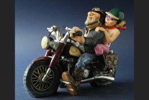 Biker Skulptur Bikerpaar - Motorradfahrer mit Frau als Motorrad-Sozius - Parastone Profisti Comic Art Figur